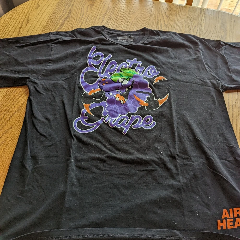 Gently worn Men's T-shirt 👕 - Picture 3 of 4